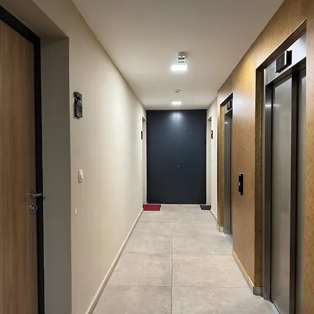 Lux Waves 2bdr With Private Parking