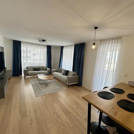 Lux Waves 2bdr With Private Parking * サラエヴォ