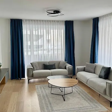 Lux Waves 2bdr With Private Parking