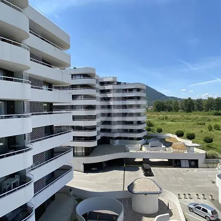 Lux Waves 2bdr With Private Parking *