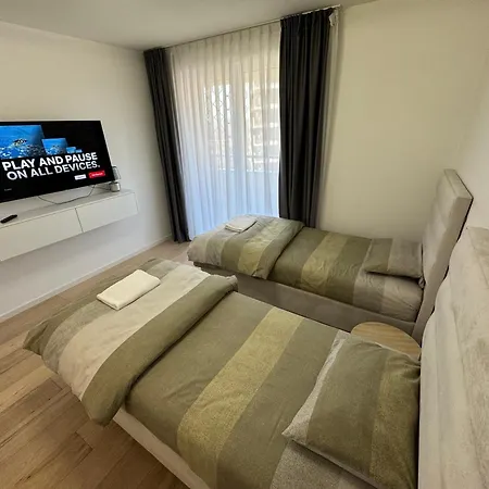 Lux Waves 2bdr With Private Parking * サラエヴォ